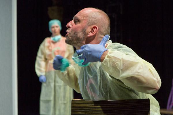 Theater-Operation_Die-Angehörigen_Foto-8_Ralf-Emmerich_1