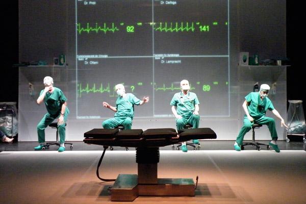 Theater-Operation_Halbstarke-Halbgötter_Foto-2_Ariane-Salzbrunn_2