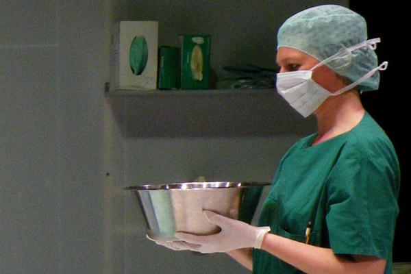 Theater-Operation_Halbstarke-Halbgötter_Foto-5_Ariane-Salzbrunn_3