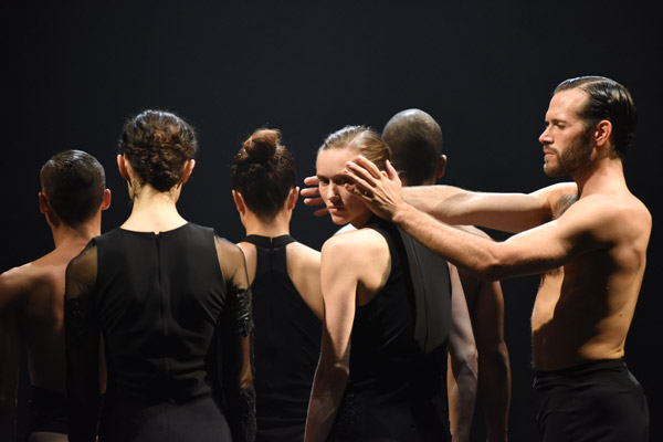 L-E-V-Dance-Company_OCD-Love_Bild-2_Regina-Brocke_4